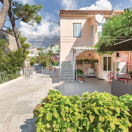 Awesome Apartment In Makarska With Kitchen Exterior foto