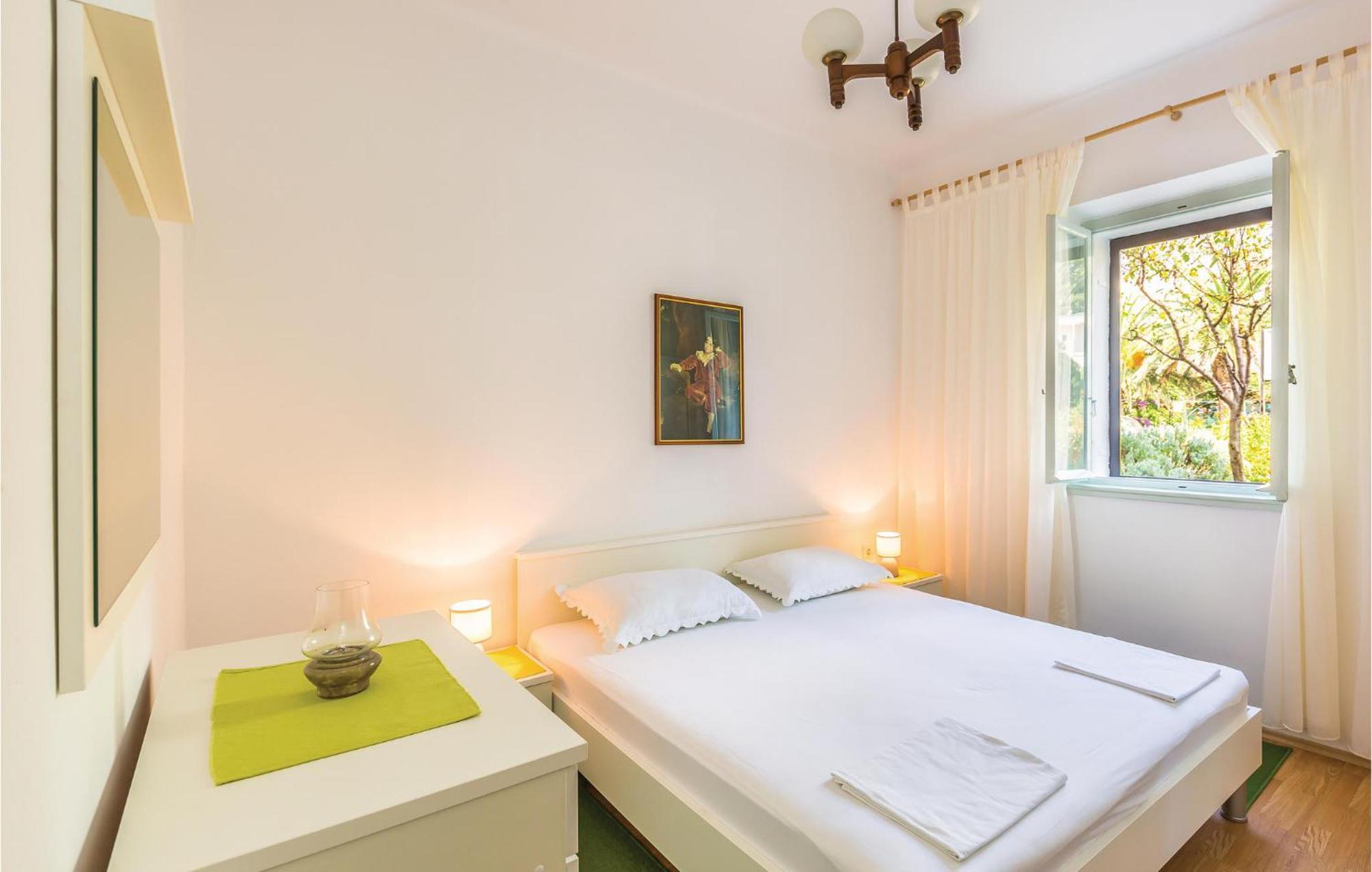 Awesome Apartment In Makarska With Kitchen Exterior foto